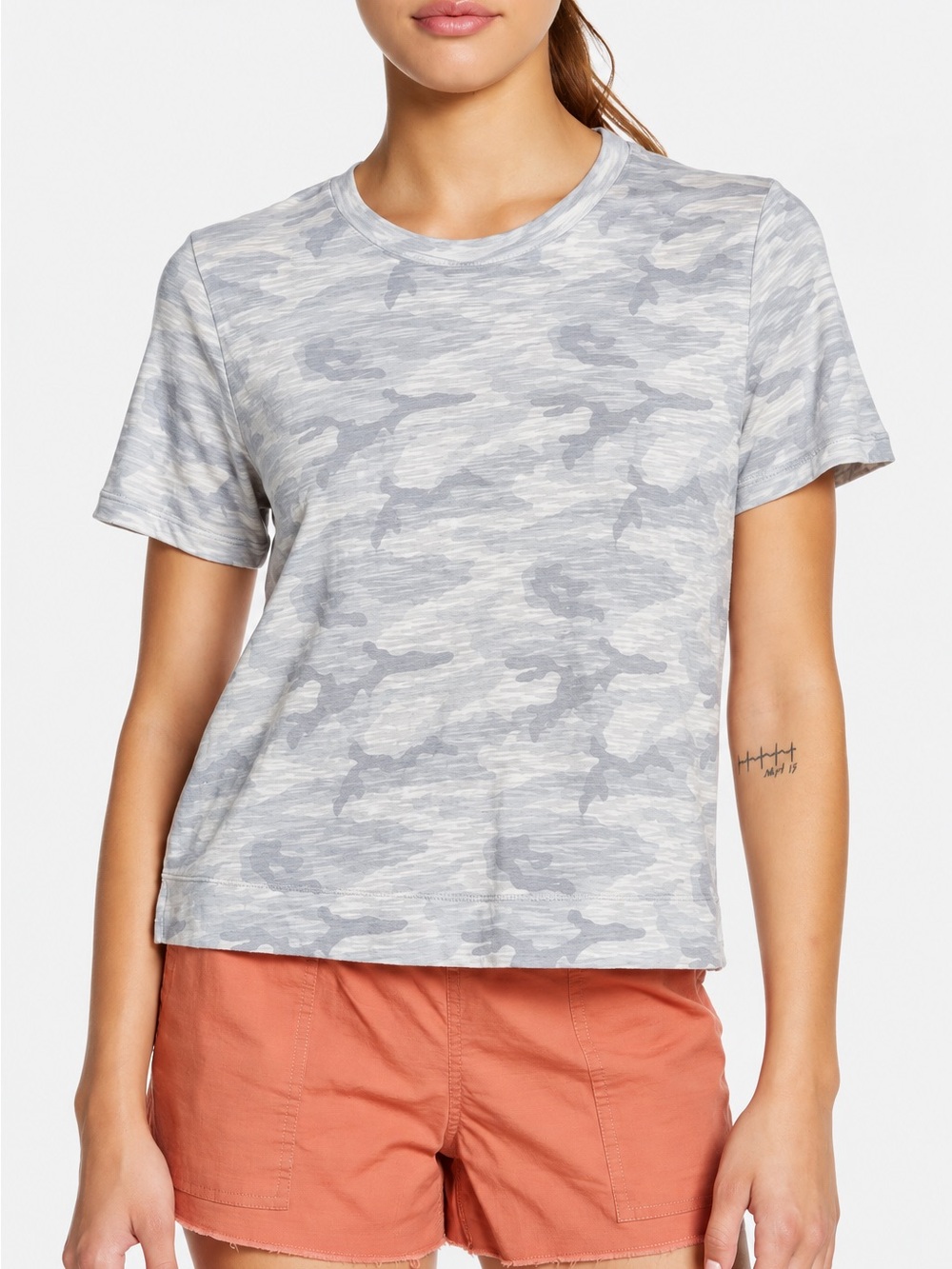 Vuori Sunset Tee Pale Grey Camo Size Medium
